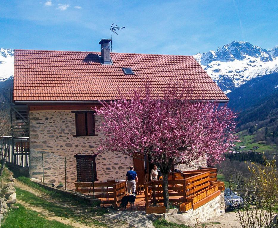 Le Carnival Bed and Breakfast Laval  Buitenkant foto
