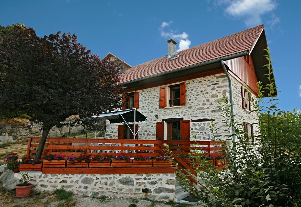 Le Carnival Bed and Breakfast Laval  Buitenkant foto